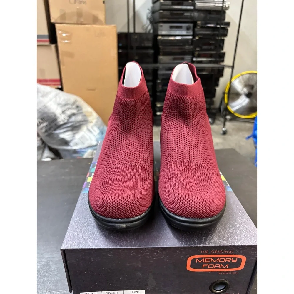 Bernie Mev Doll Burgundy Stretch Knit Ankle Boots Size 9.5-10 Womens
